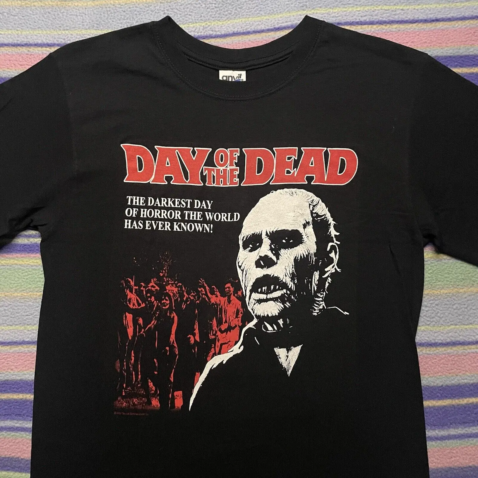 DAY OF THE DEAD Small T-Shirt ZOMBIE Horror Movie George A Romero Darkest Day Of