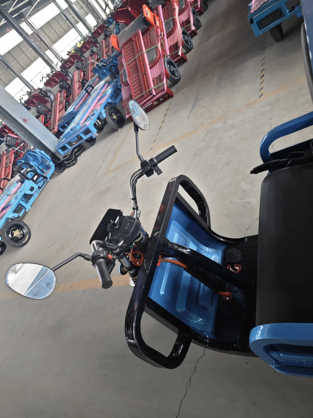 Sepeda Roda Tiga Kargo 1000W Murah Sepeda Roda Tiga Penumpang Bermotor Badan Terbuka Pertanian