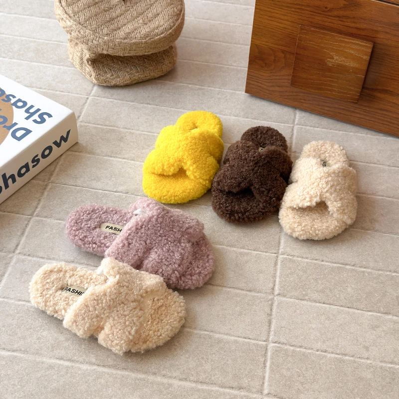 

Новинка 2023 года, детские плюшевые тапочки, домашние теплые утолщенные нескользящие детские милые тапочки, детская обувь, обувь для маленьких девочек