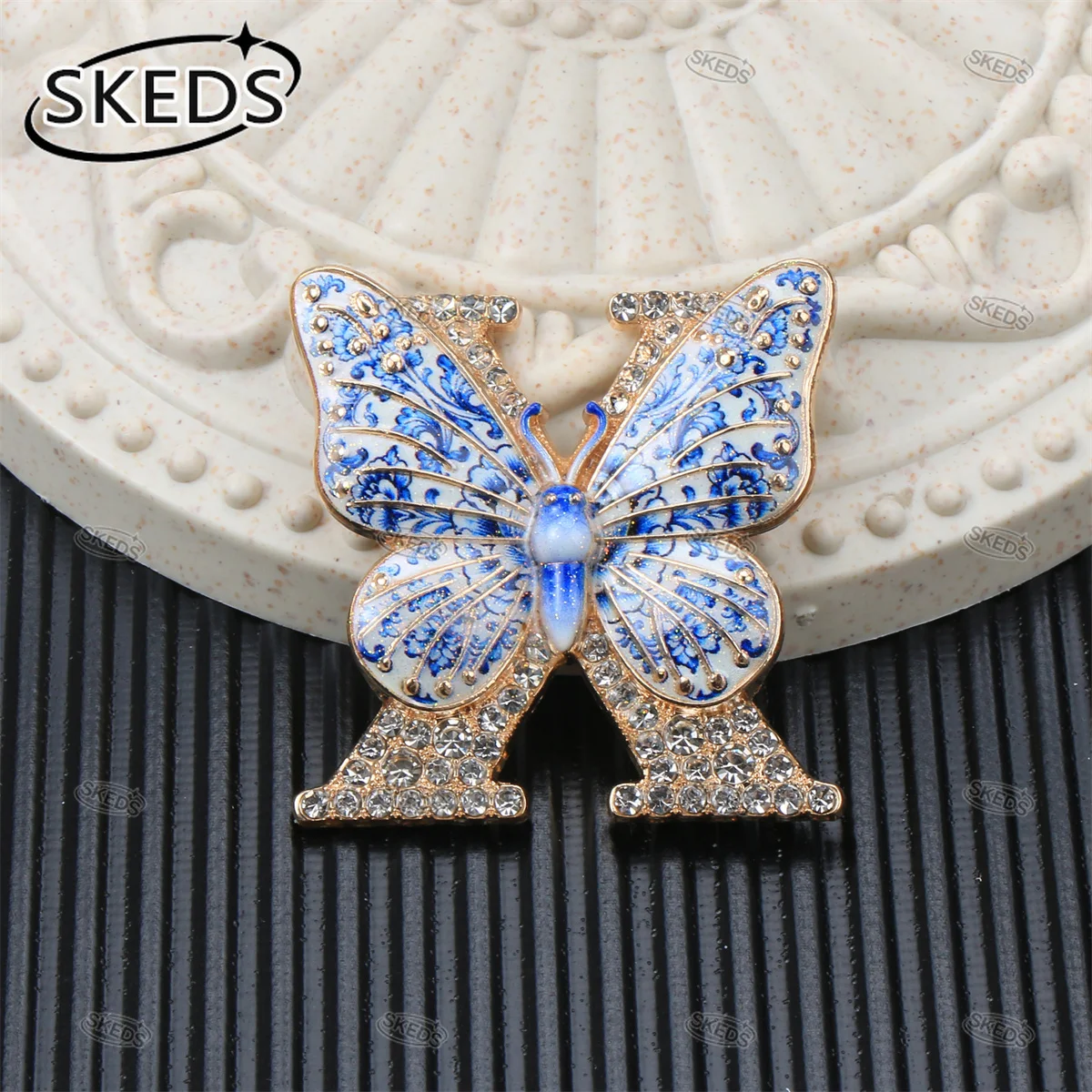 Blue White Porcelain Style Enamel Animal Brooch Rhinestone Crystal Butterfly Peacock Sheep Lapel Pin Vintage Women Jewelry Gift