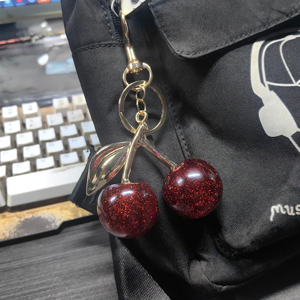 الأحمر الكرز حقيبة سلسلة مفاتيح سحرية رائعة أنيقة صغيرة الطازجة الكرز Y2K كيرينغ للنساء على ظهره محفظة قلادة اكسسوارات هدية