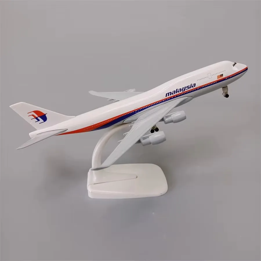 20cm B747 Malaysia Airplane Model 747 Airlines Metal Aircraft Replica Alloy Material 1:400 Aviation Mold Gift Series