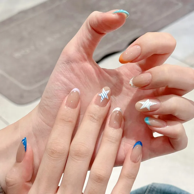 

24PCS Short Oval False Nails Glossy Nude Pink Press on Nails with Black White Stars Design Simple Full Cover Sweet Fake Nails