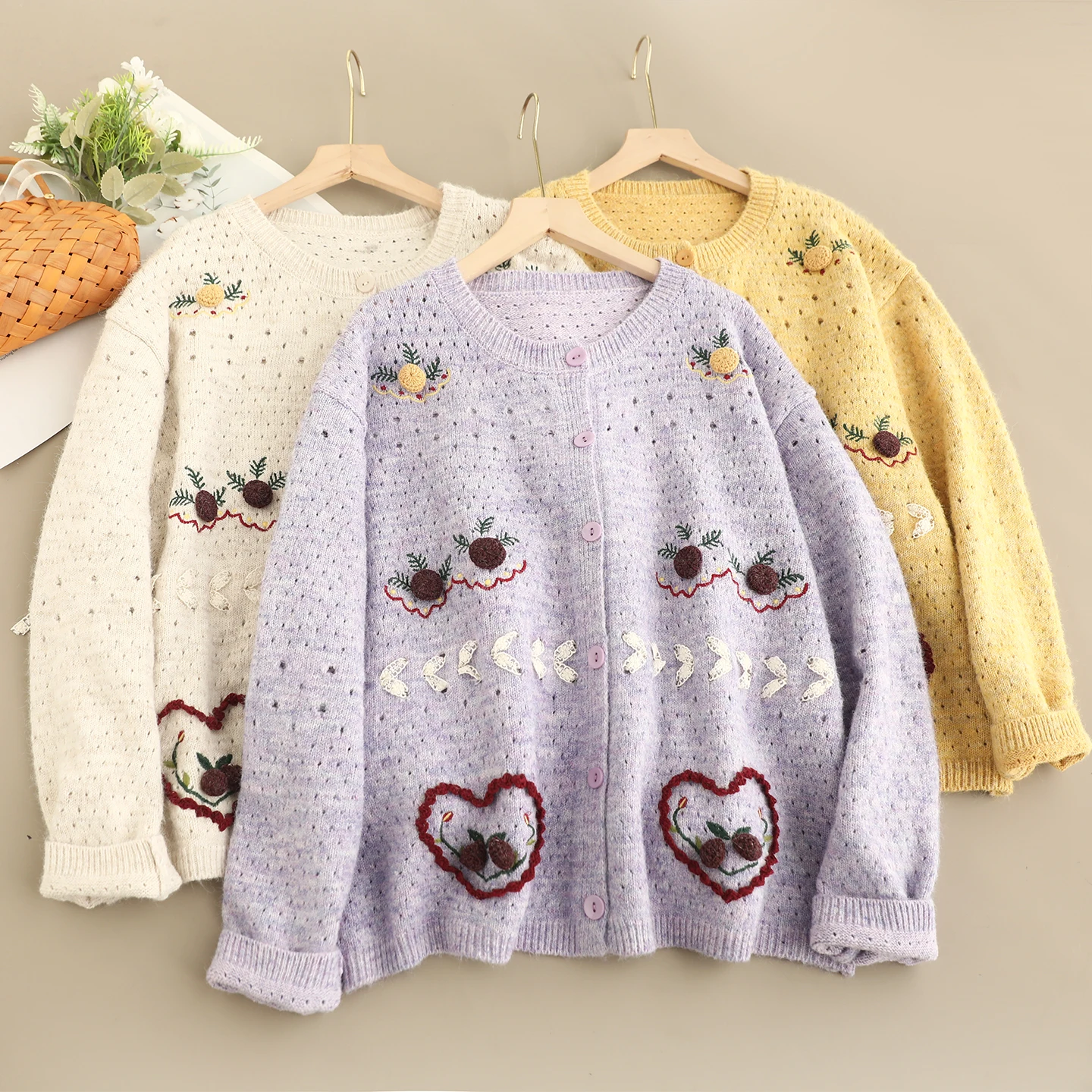 

Японский сладкий вязаный свитер с 3D сердечками и вишневой аппликацией для девочек, кардиган, женская осенняя верхняя одежда с круглым вырезом и длинными рукавами