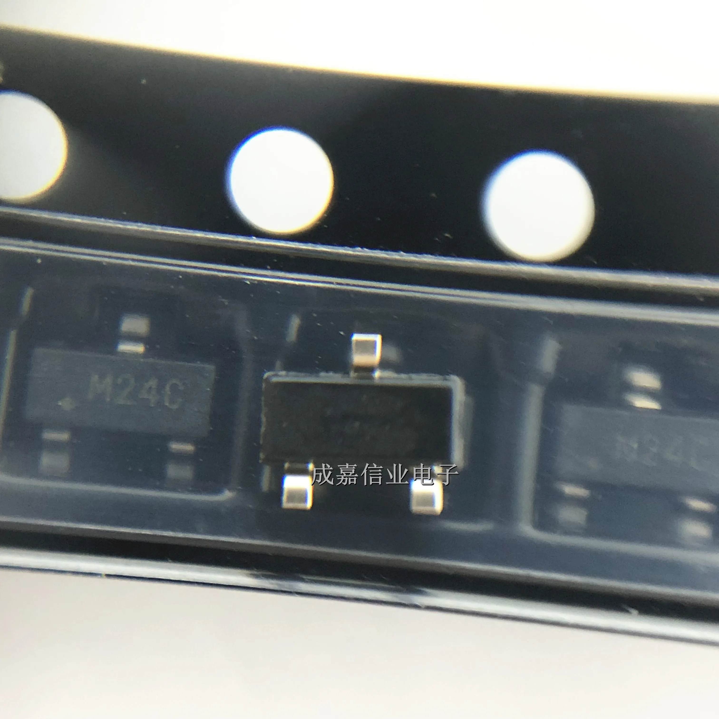 10pcs/Lot SM24CANA-02HTG SOT-23-3 MARKING;M24C ESD Protection Diodes / TVS Diodes 400W 24V Operating Temperature:- 40 C-+ 125 C