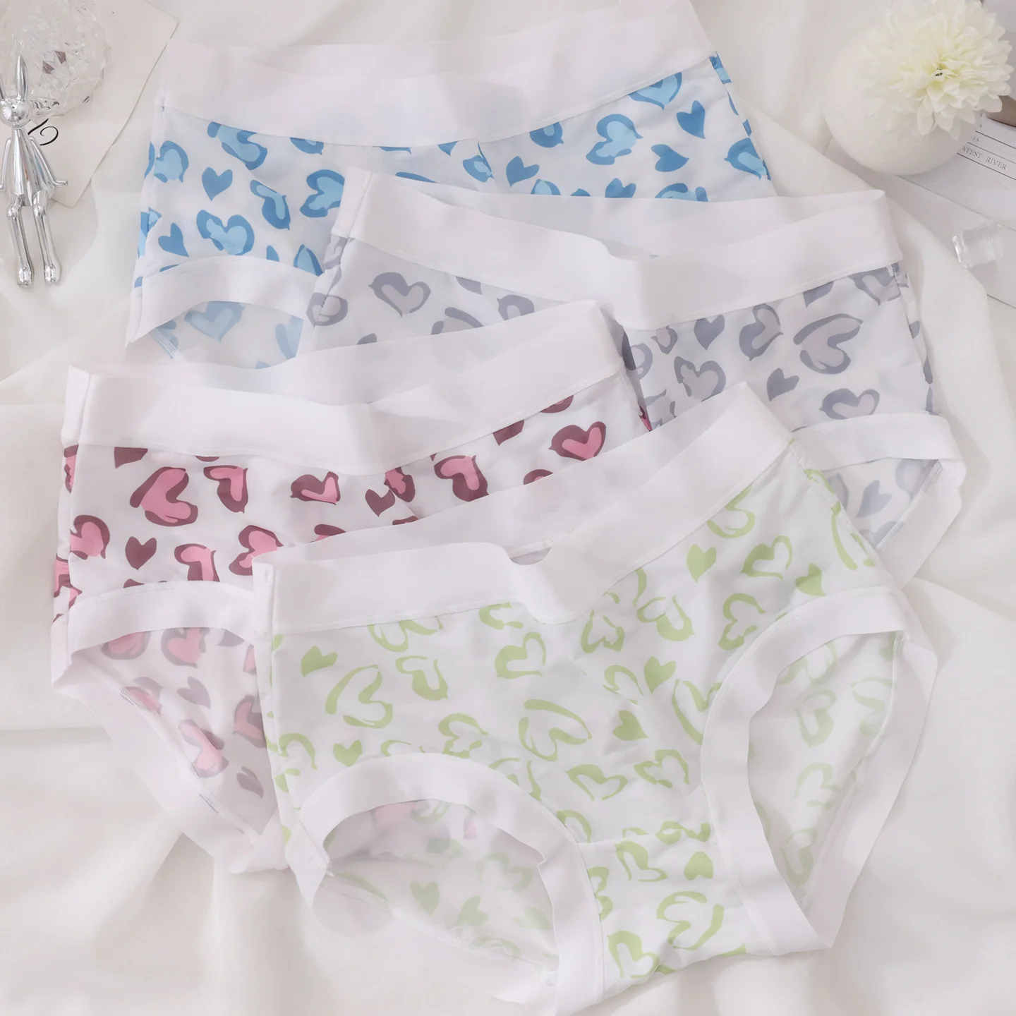 ملابس داخلية نسائية رائعة من الحرير الجليدي 78% بوليستر بطبعة قلب قابلة للتنفس ملابس داخلية صيفية