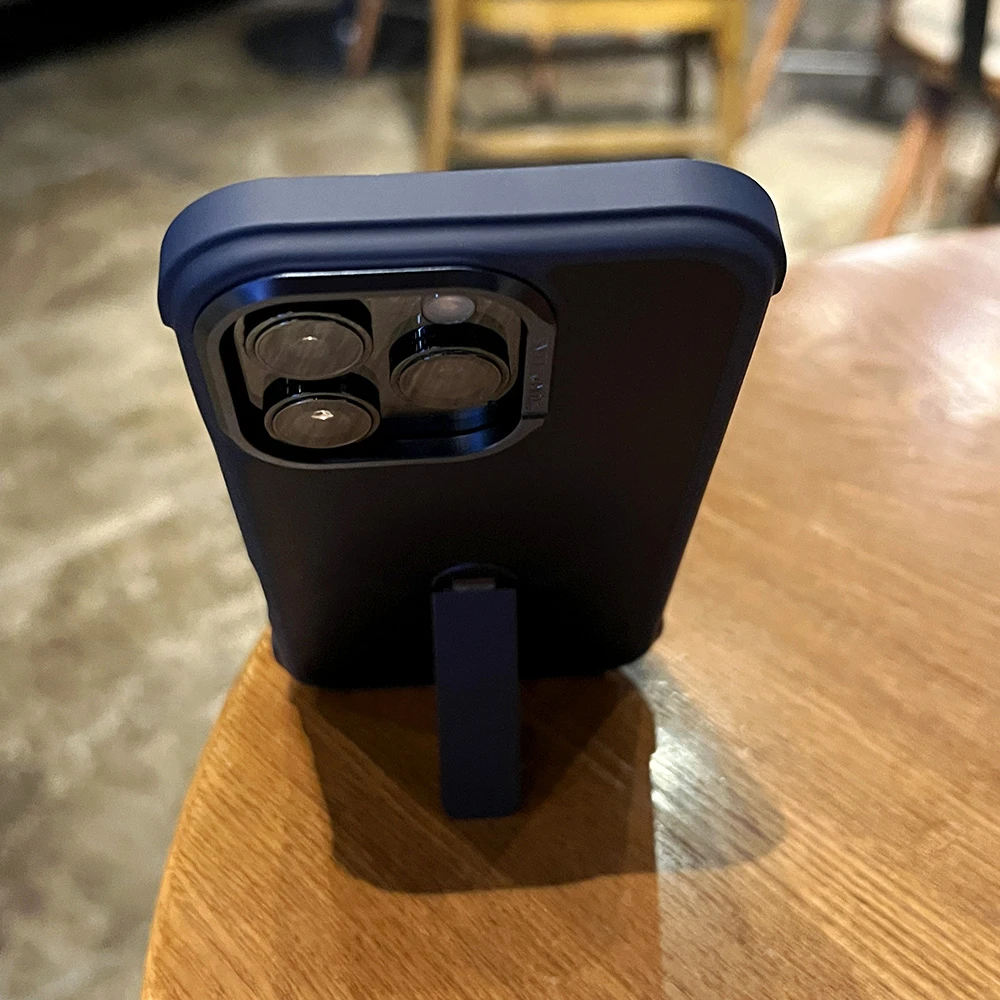 Custodia con staffa invisibile per paraurti magnetico in metallo per iPhone 16 15 14 13 12 Pro Max Plus per copertura trasparente con ricarica wireless Magsafe