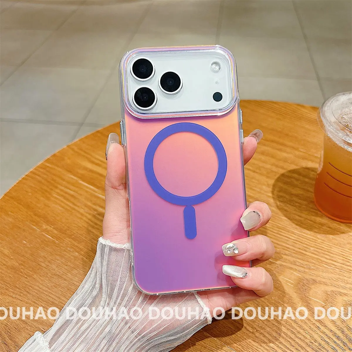 La custodia magnetica per cellulare con gradiente laser adatta di nuova moda è adatta per Iphone 17Promax 16Pro 15 14 13 Custodia smerigliata