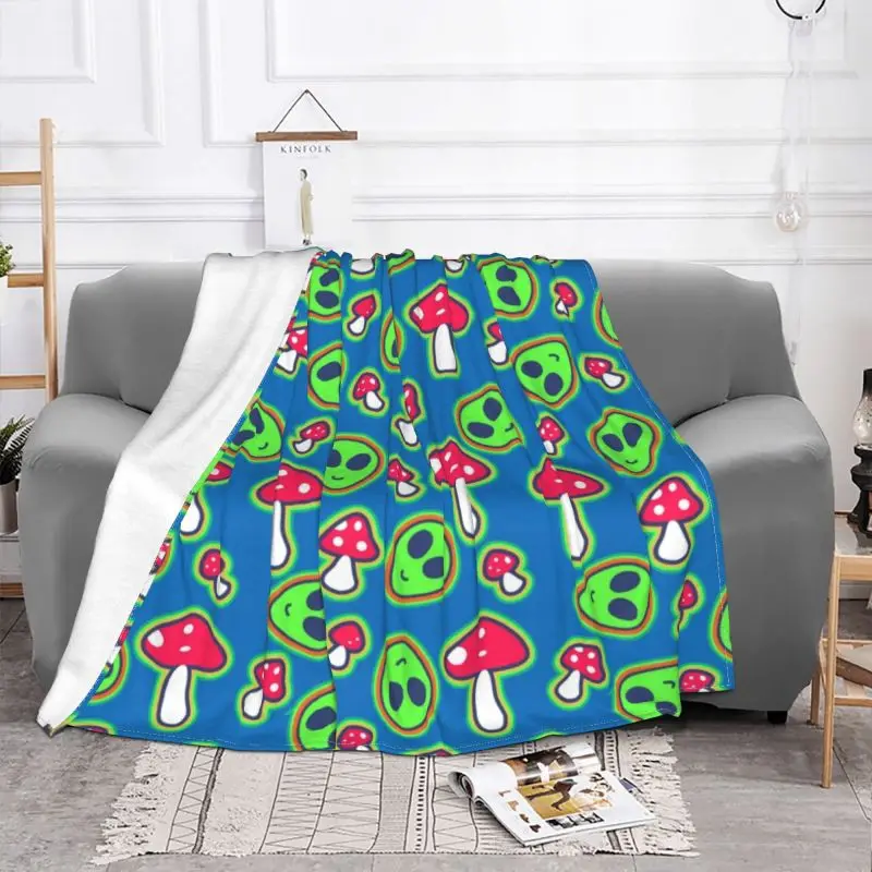 Aliens And Shrooms UFO Sci Fi Space Pattern Blanket 3D Printed Flannel Fleece Warm Throw Blankets for Office Bed Couch Quilt