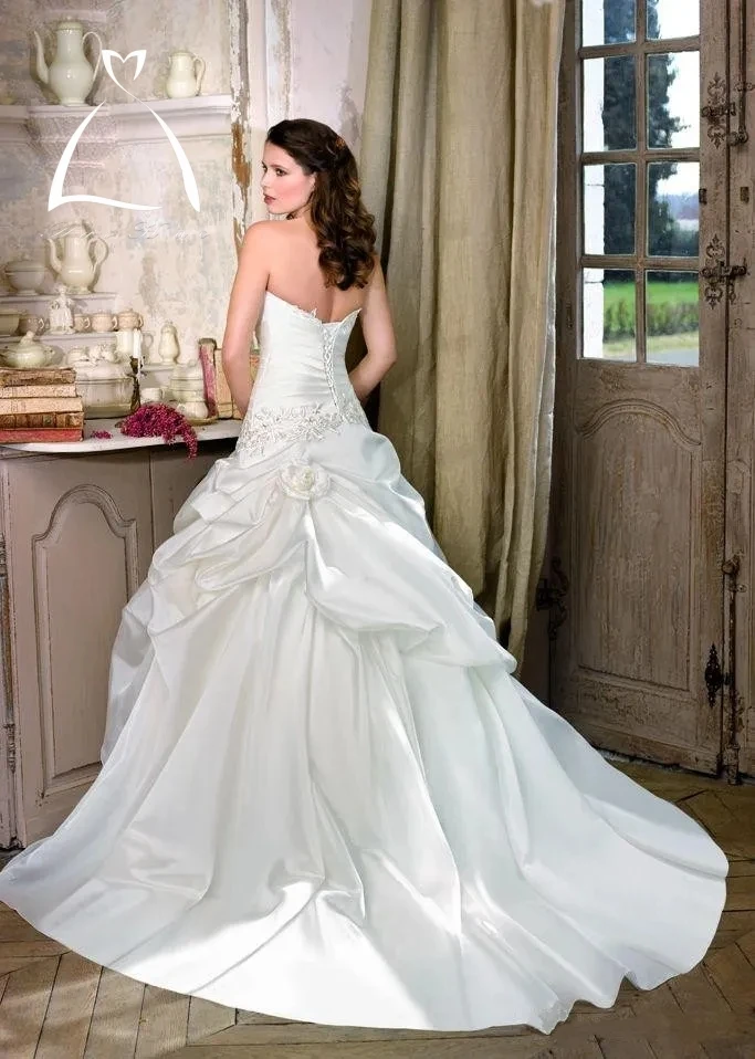 Bescheiden Mouwloze Strapless Trouwjurken Appliques Satijn Flowre Tule Lange Bruidsjurken Vestido De Novia