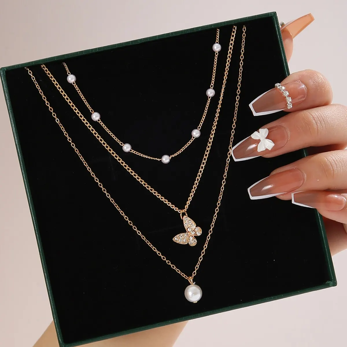 3PCS Suit Retro Multilayer Necklace Decorated With Artificial Pearl Clavicle Chain Creative Simple Butterfly Pendant Necklace