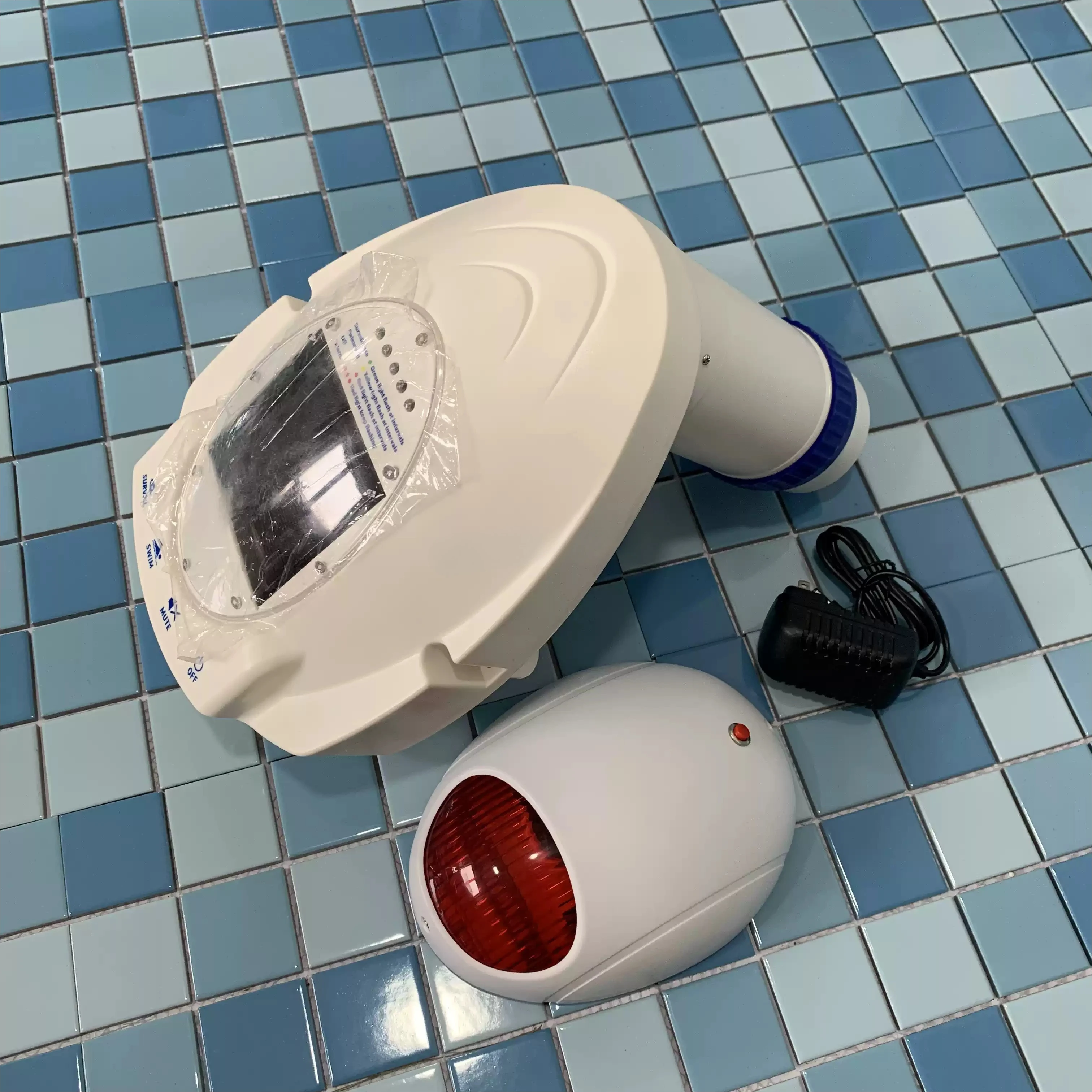 Swimming Pool Anti‑Drowning Alarm Device, Water Vibration Trigger High‑Decibel Safety Warning Alarm for Pool Safety Protection
