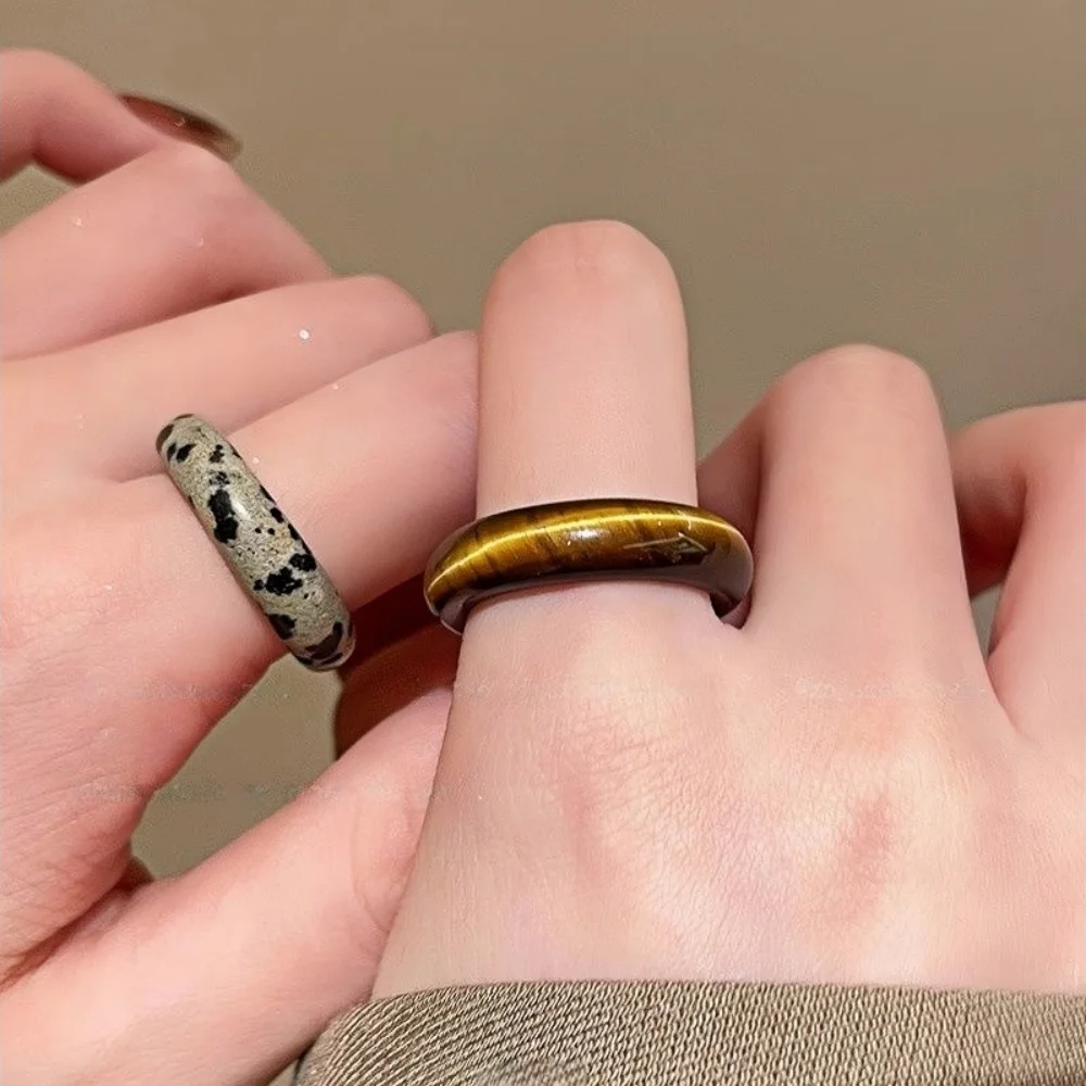 Retro-Ring mit braunen Flecken, Imitation von Naturstein, schlichtes Design, Einheitsgröße, für Damen, modischer Schmuck für Partys, trendiges Accessoire. – Detail 2