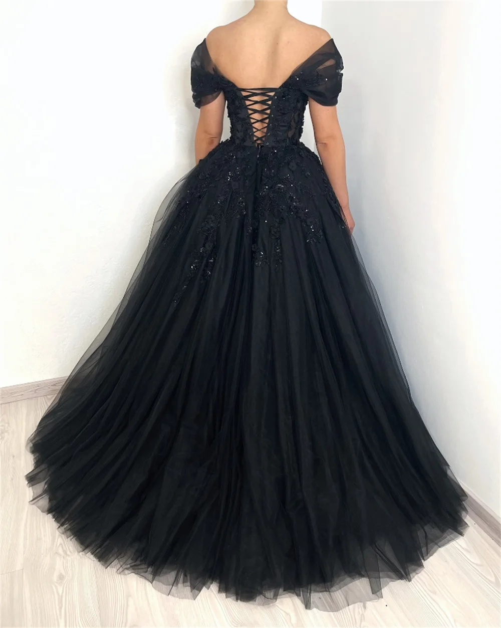 Annie Abiti da ballo neri Ricami Abiti da ballo a forma di A Abiti da festa di laurea principessa in tulle con spalle scoperte Personalizzati