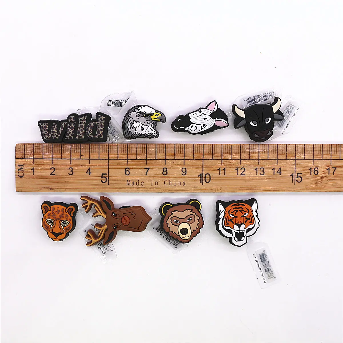 1 stücke Original Tiere Porträts PVC Schuh Charms Zubehör Tiger Bär Stier Hirsch Zebra Adler Hai Formen verstopft Stifte Dekorationen