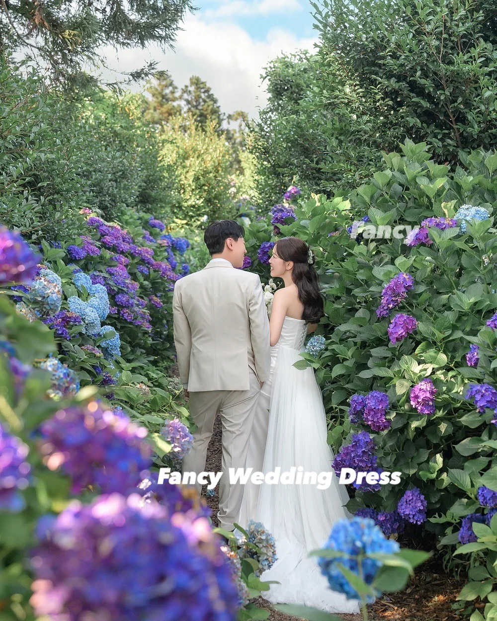 Fancy Elegant Pleats Korea Wedding Dress Soft Satin Sleeveless Bridal Gown With Long Tull Tail Back Corset Customized