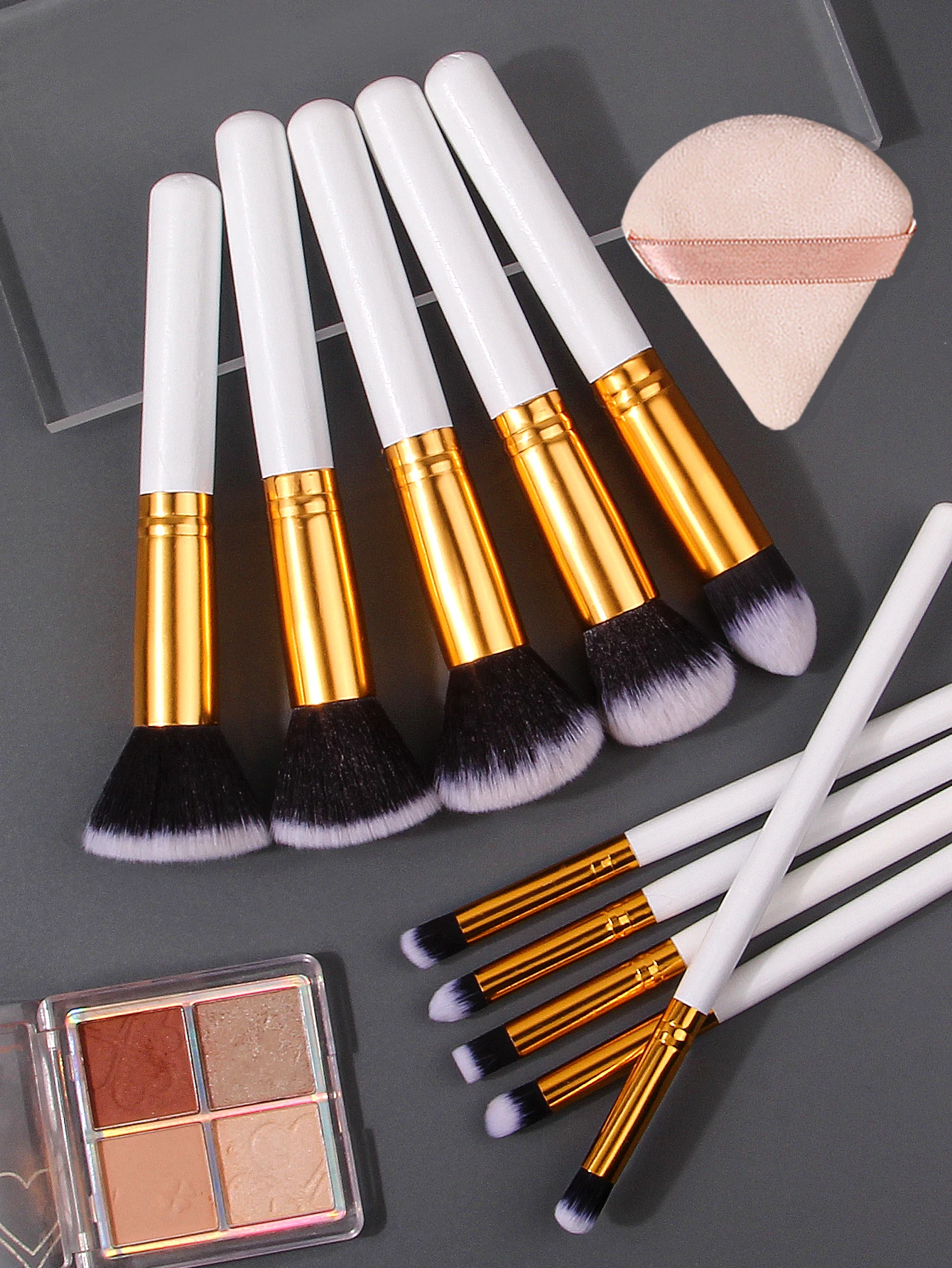 ชุดแปรงแต่งหน้ามืออาชีพ 13 ชิ้น: แปรงแต่งหน้าอเนกประสงค์ + กระเป๋าเก็บของขนาดใหญ่ + พัฟแป้งรูปสามเหลี่ยม