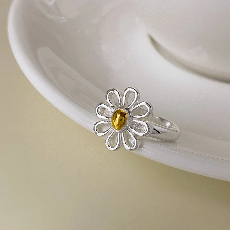 

Hollow Flower Inlaid With Yellow Zircon Open Ring Fashionable Charming Accessory Suitable For Elegant Women Girls Birthday Party