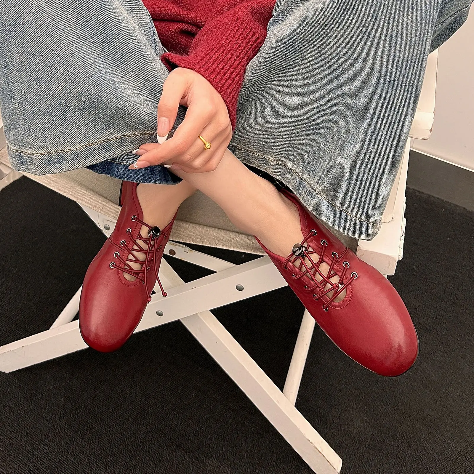 

Arden Furtado 2025 Spring Red Cowhide Square heel single shoe round toe Cross tied Middle heel large size commute Pumps