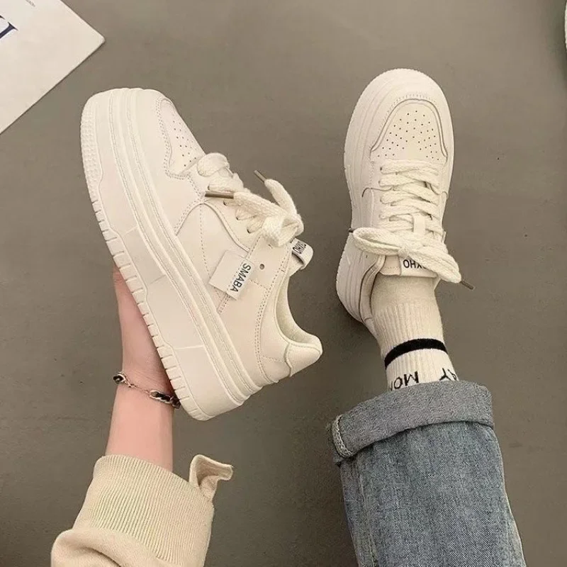 Sneakers da donna 2024 autunno scarpe con plateau traspiranti bianche Pure Casual scarpe sportive bianche per studenti semplici scarpe da Campus