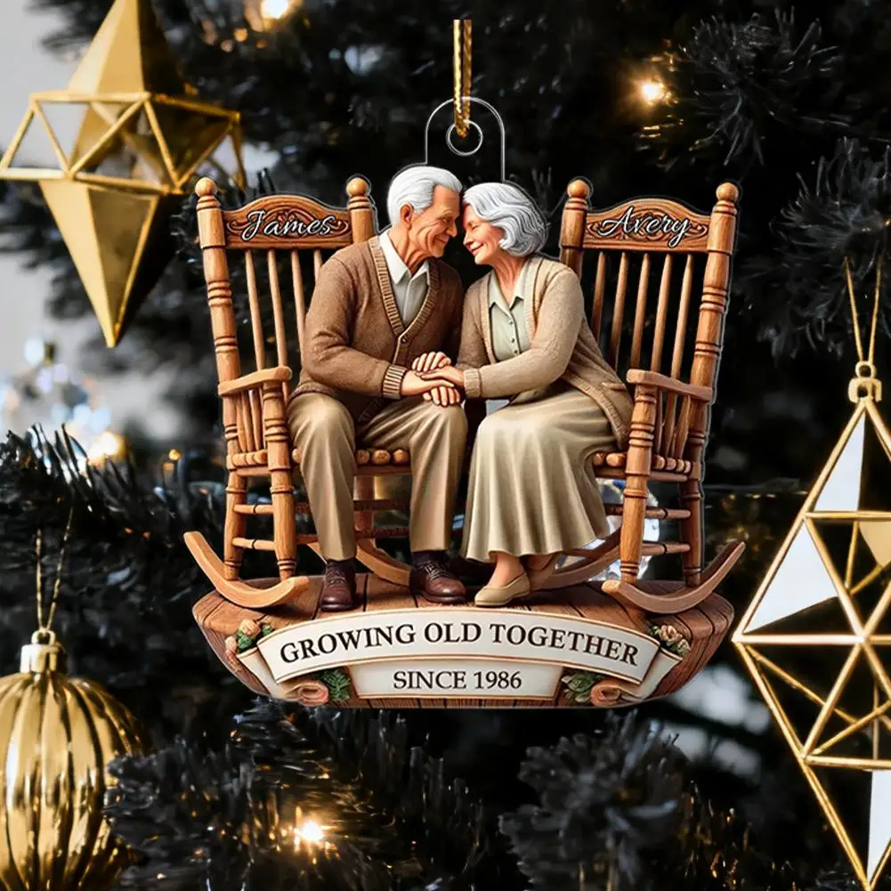 زوجان قديم يجلس على الكراسي المتأرجحة معًا، زخرفة أكريليك مخصصة لعيد الميلاد، زوجان ينموون معًا منذ الزينة #6