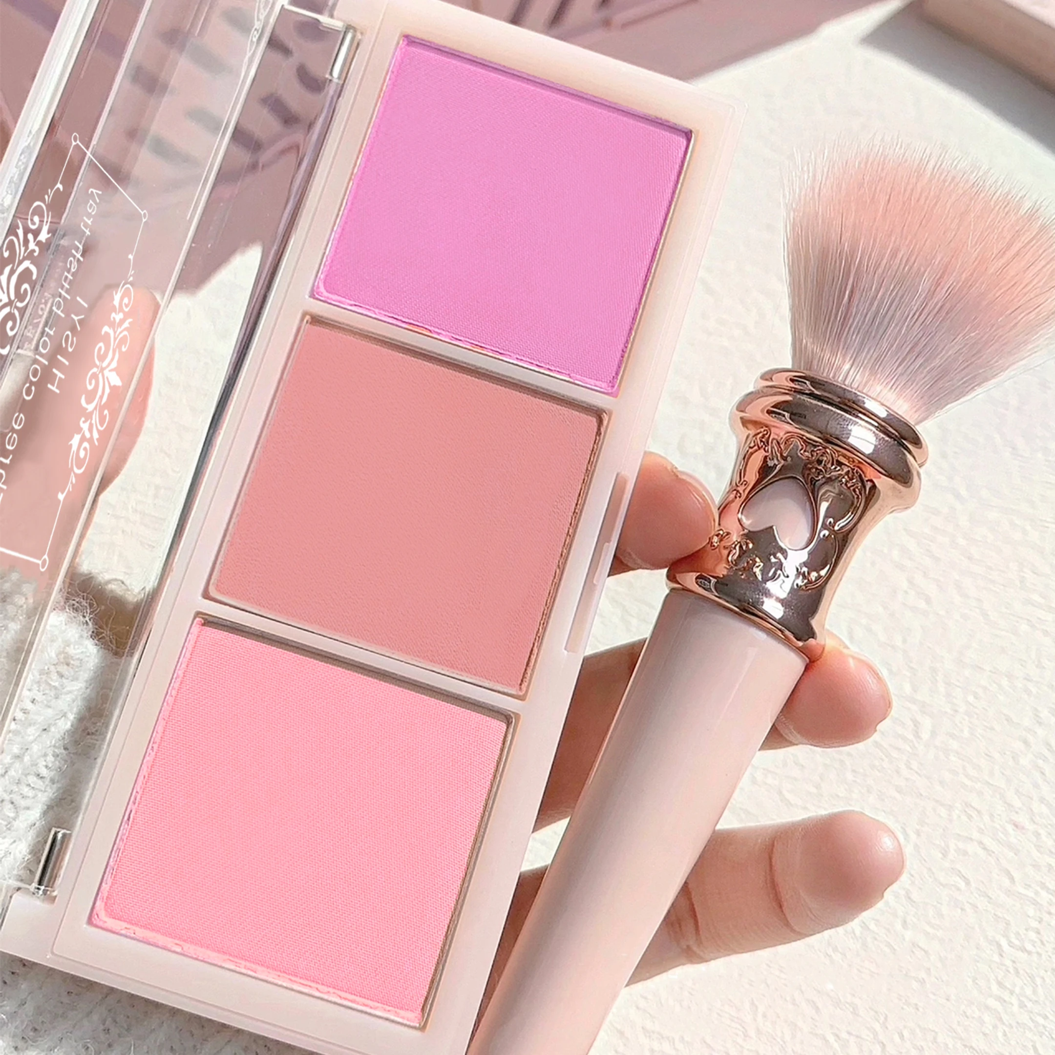 لوحة أحمر خدود مكونة من 3 ألوان - لمسة نهائية غير لامعة، ظلال باللون الأحمر والوردي الفاتح والبرتقالي، تركيبة مسحوق للمظهر الطبيعي #4