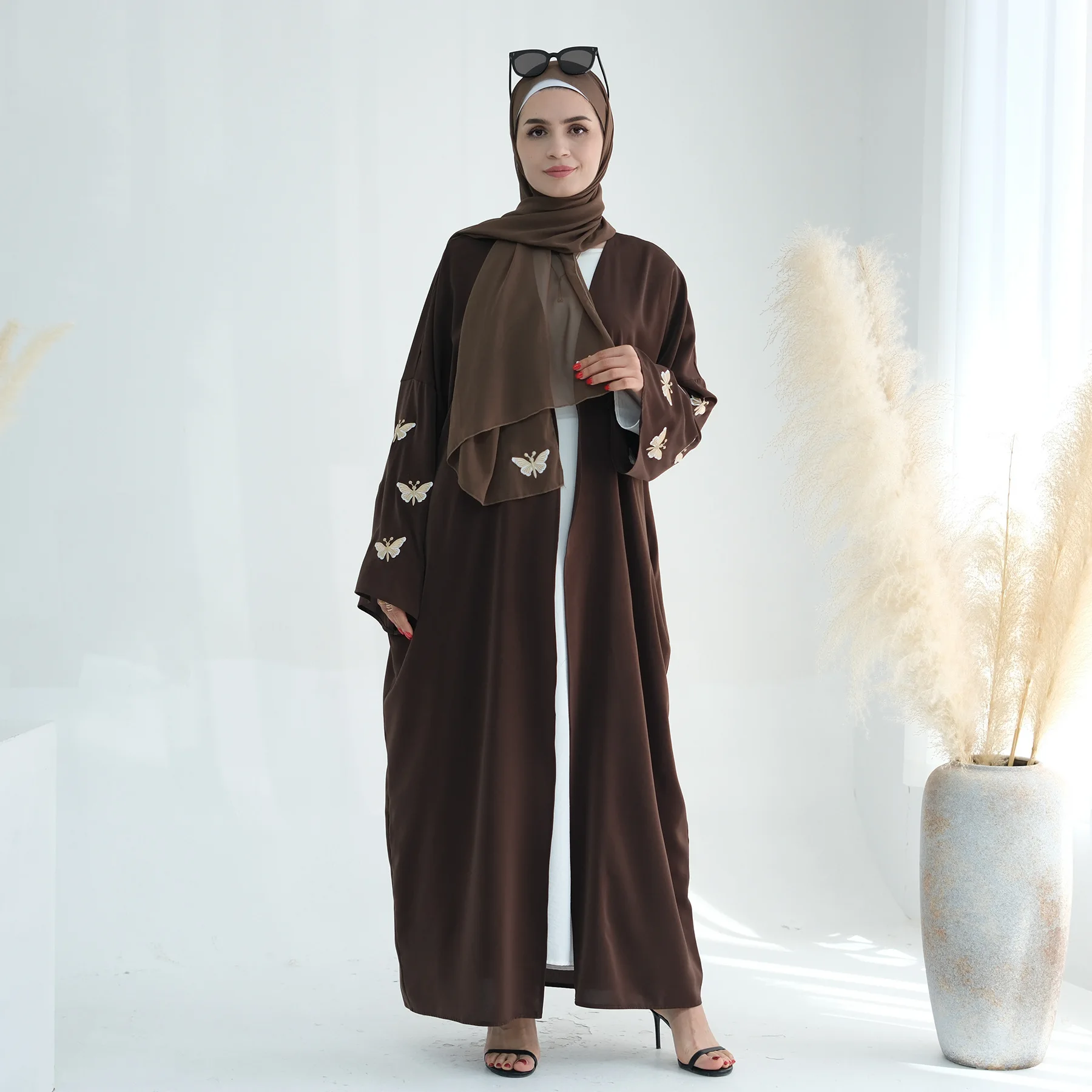 Nuovo Ramadan farfalla ricamo Kebaya Dubai Abaya Kimono caftano musulmano Islam Abaya per le donne Robe Femme Musulmane caftano