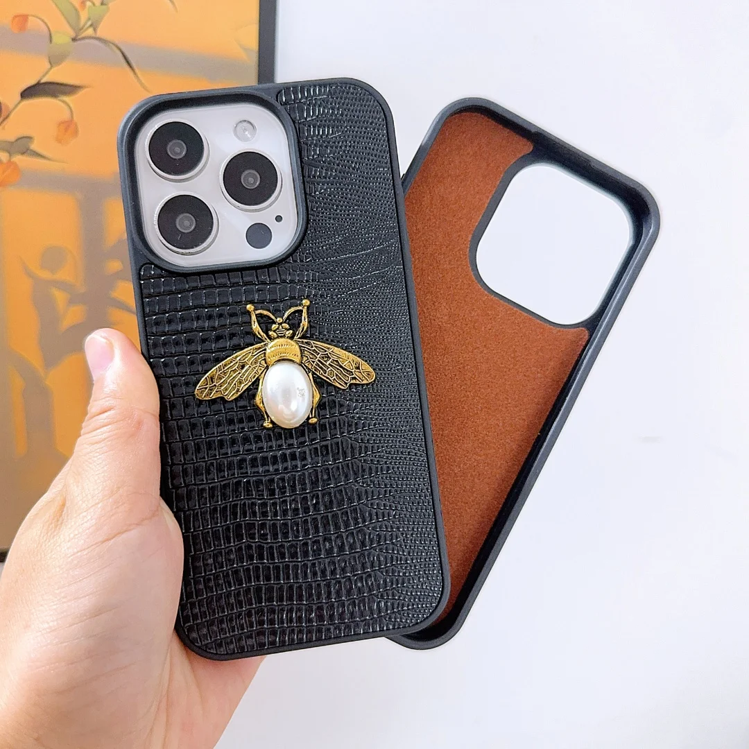 Funda de cuero PU de abeja perla 3D de Animal Retro de lujo para iPhone 17 16 15 14 Funda de teléfono 13 12 11 Pro MAX Funda trasera dura a prueba de golpes