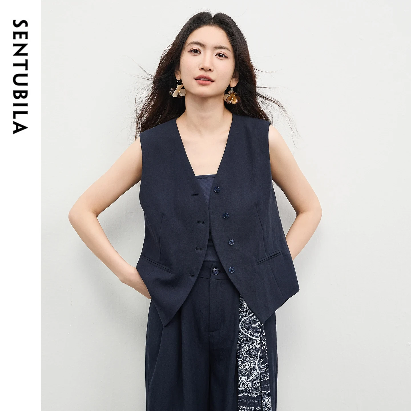 

Женский жилет SENTUBILA с V-образным вырезом, летняя новинка 2026, минималистичный, для повседневной носки, темно-синий, с завязками на спине, прямой крой, без рукавов, 162JA4957