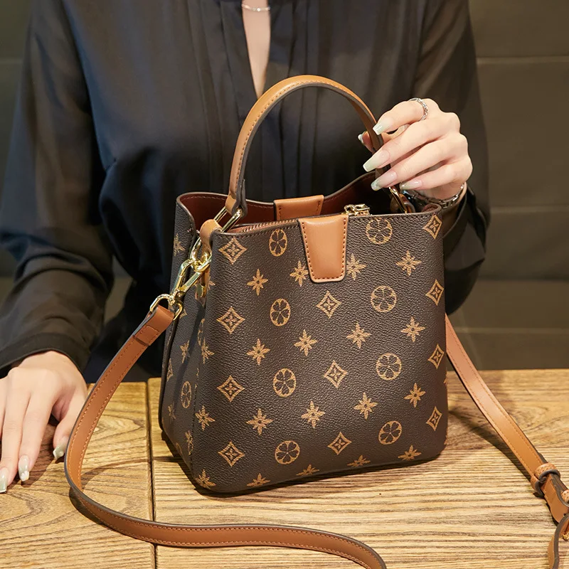 

2023 New Trendy Autumn/Winter Premium Water Bucket Bag Fashionable Commuter Simple Single Shoulder Cross Shoulder Handbag