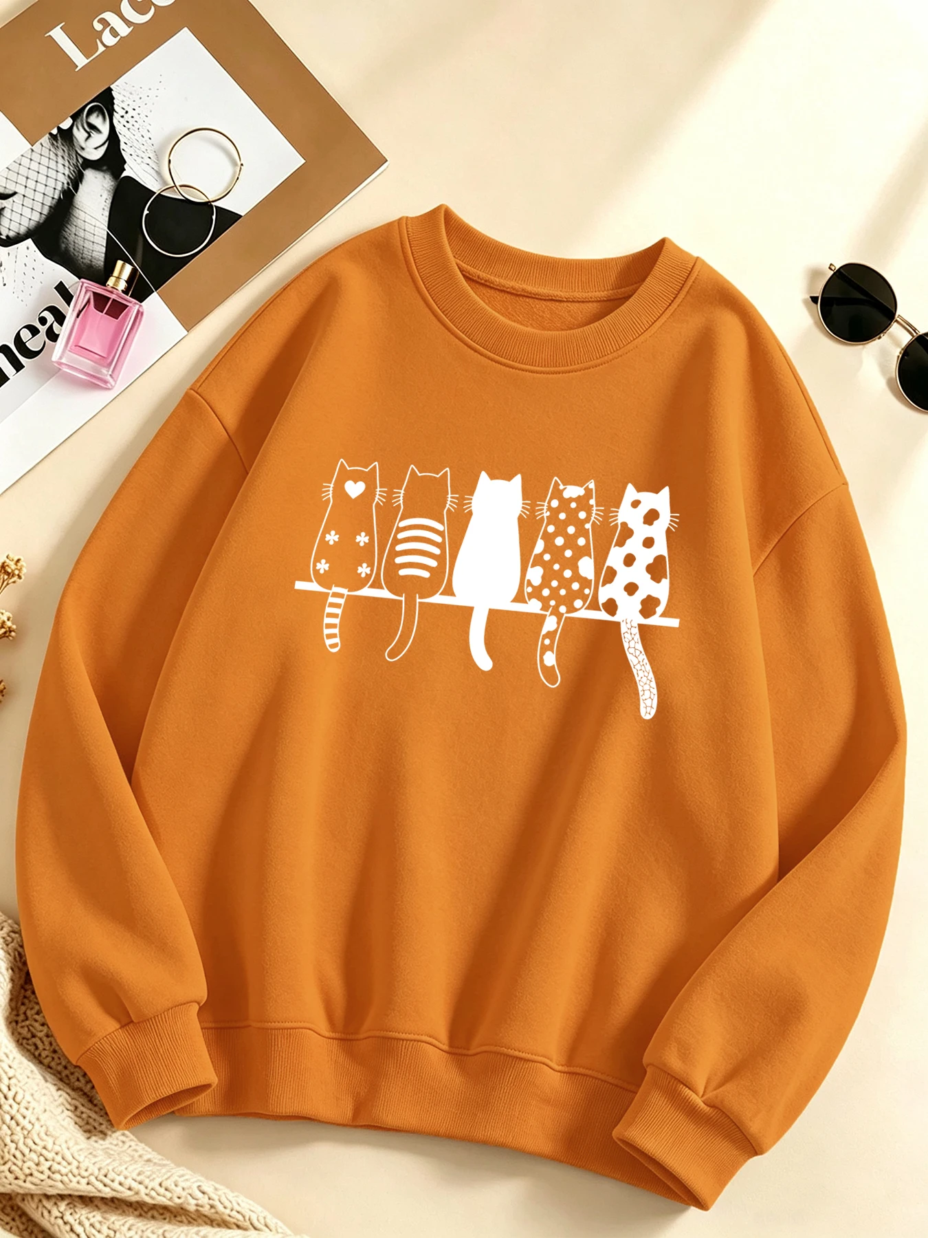 Süßes Herz-Katzen-Skizzen-Print-Sweatshirt für Damen, modisches O-Neck-Oberteil, Fleece-Herbstpullover, lässige, übergroße Sportbekleidung – Detail 9