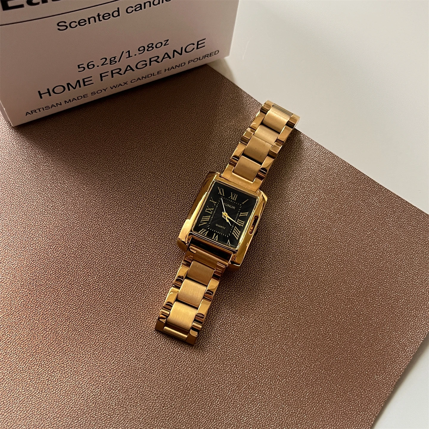 Relógio de pulseira de aço oco e fino para mulheres moda luz luxo alto valor versátil elegante e requintado senhoras relógio de quartzo