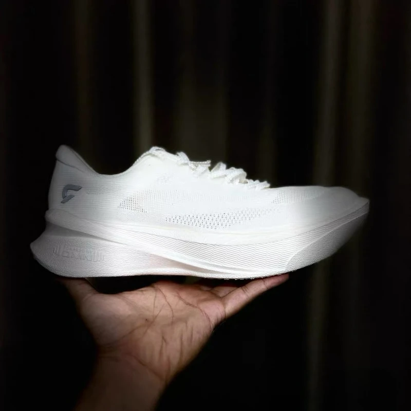 العلامة التجارية الفاخرة الرجال النساء المشي الركض حذاء إطارات دراجة تسلق الجبال خفيفة الوزن لوحة الكربون احذية الجري الأزواج مصمم أحذية تدريب لينة حذاء رياضي #1