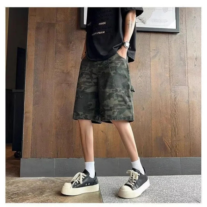 

Men Green Camouflage Print Cargo Shorts Loose Fit Multi Pocket Casual Streetwear Shorts