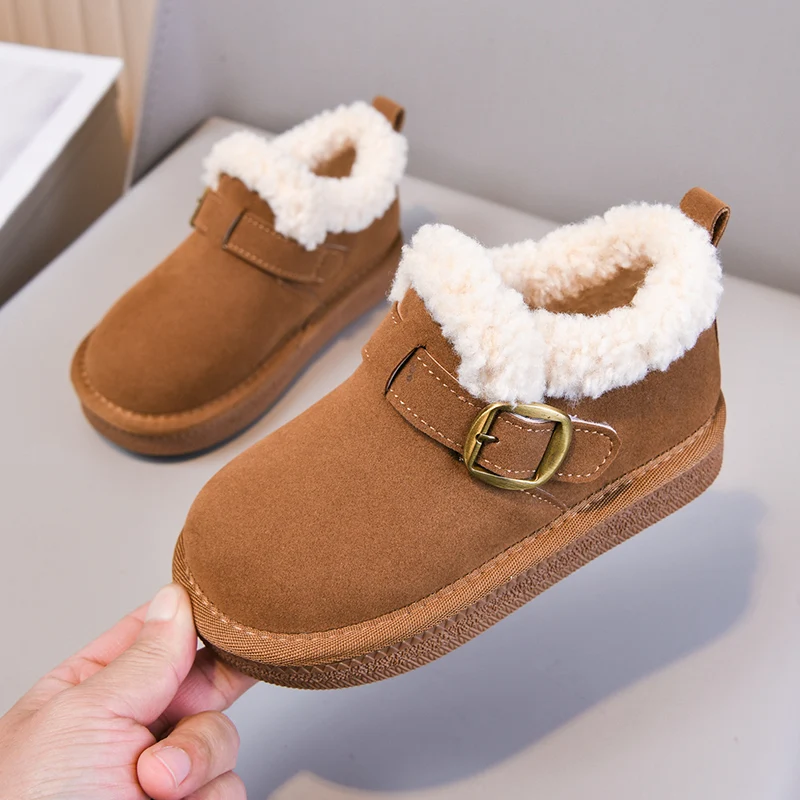 

Кожаные ботинки с плюшевой подкладкой для девочек и пряжкой, новинка 2024, зимние ботинки на теплой подкладке для малышей, нескользящие простые уличные зимние сапоги