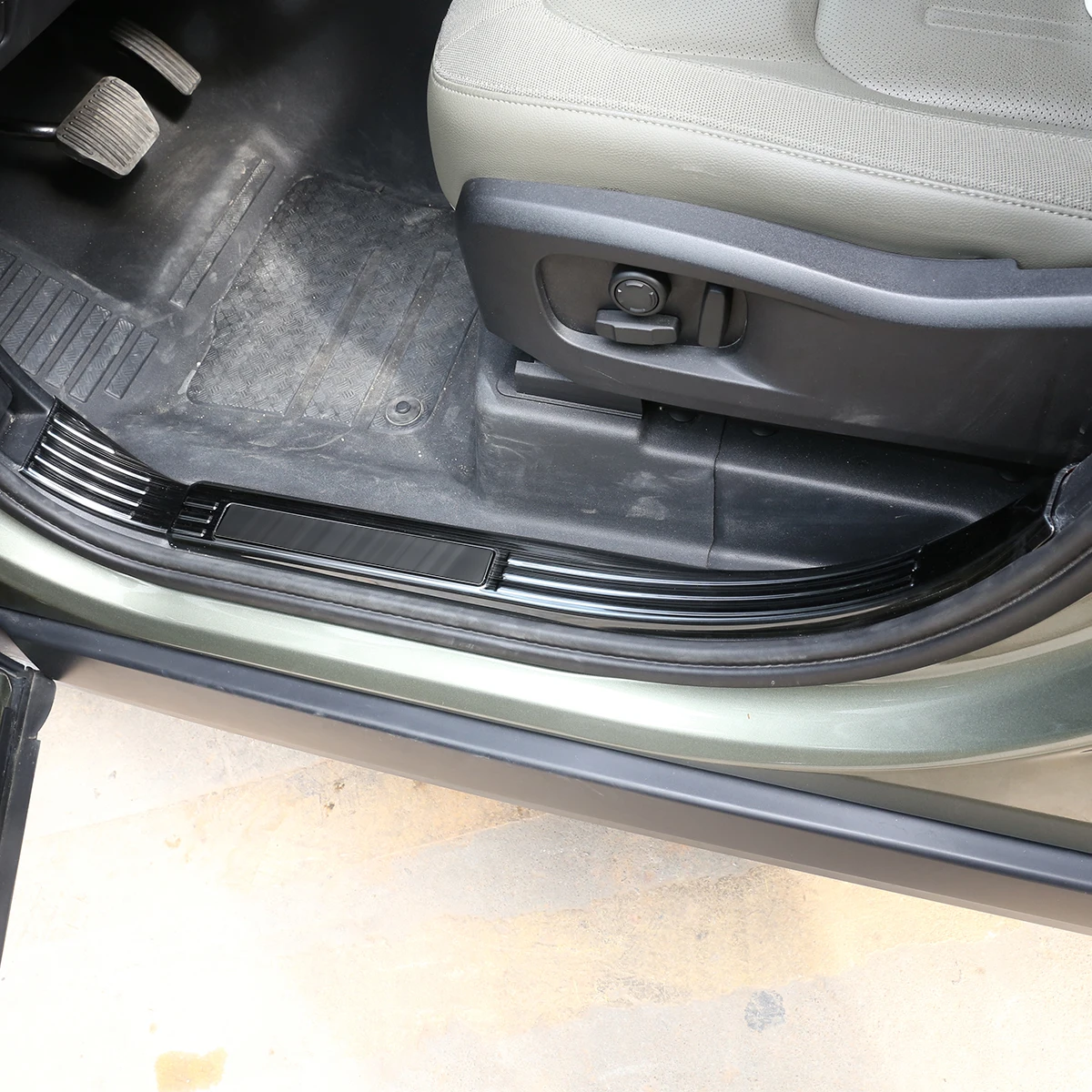 الفولاذ المقاوم للصدأ لاند روفر ديفندر 90 110 2020-2024 عتبة باب السيارة لوحة حماية ملصق مزخرفة الملحقات الداخلية #4