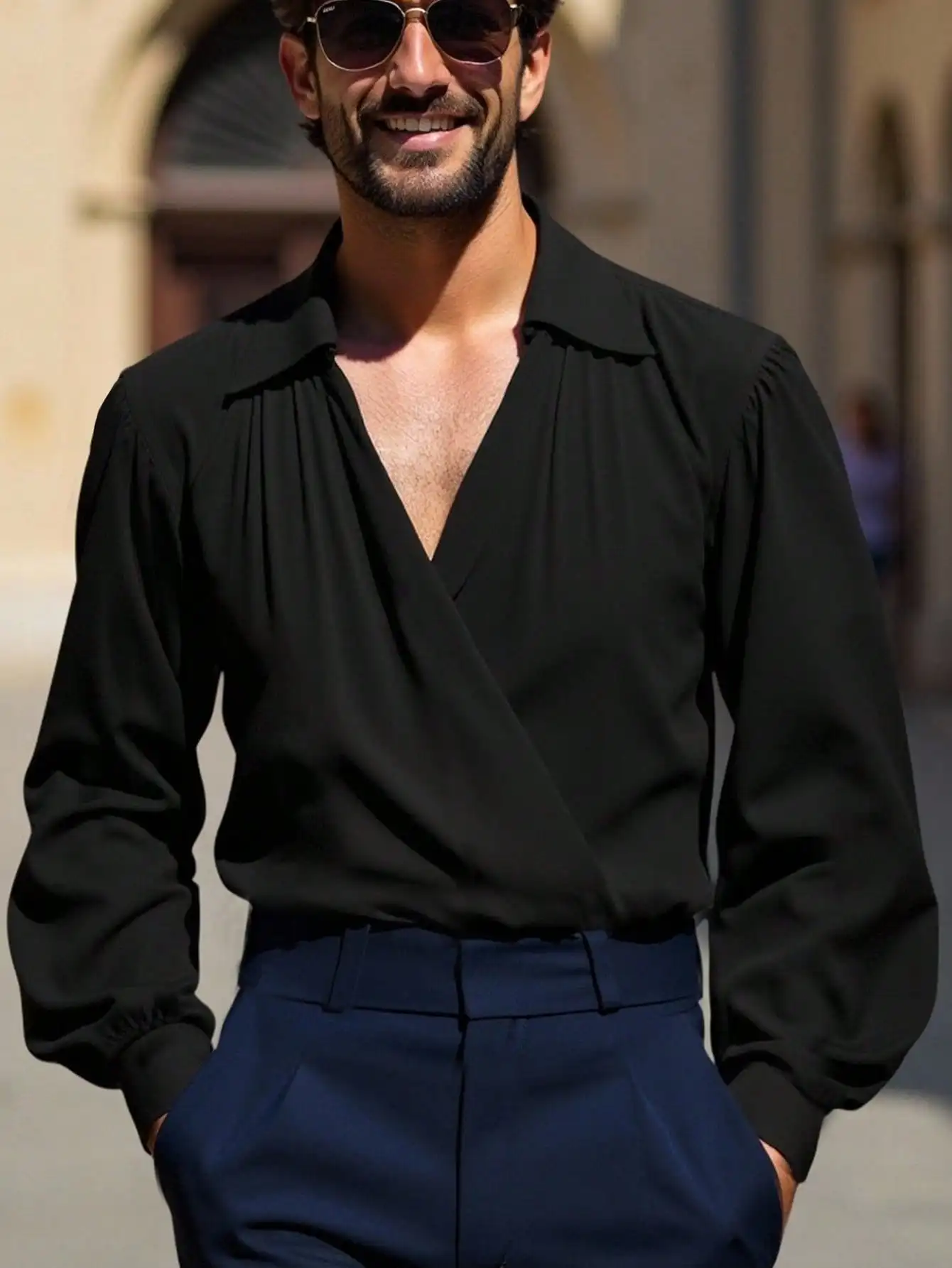 

Мужская черная рубашка с воротником-сюрпризом и свободными рукавами-фонариками для повседневной деловой одежды