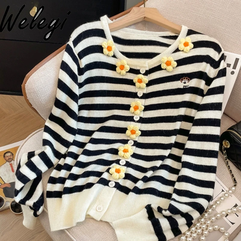 

Cute Three-dimensional Flower Striped Knitted Sweater Early Autumn Knitwear Black and White Contrasting Long Sleeve Cardigan Top