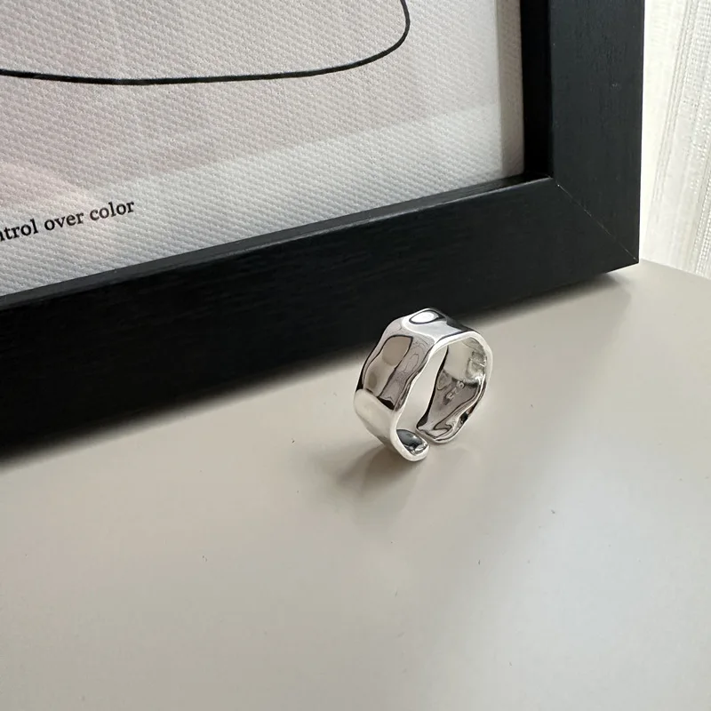 

Кольцо из стерлингового серебра 925 пробы с черным агатом, корейская версия с уникальным дизайном, модная текстура Южной Кореи для свадебного подарка на помолвку