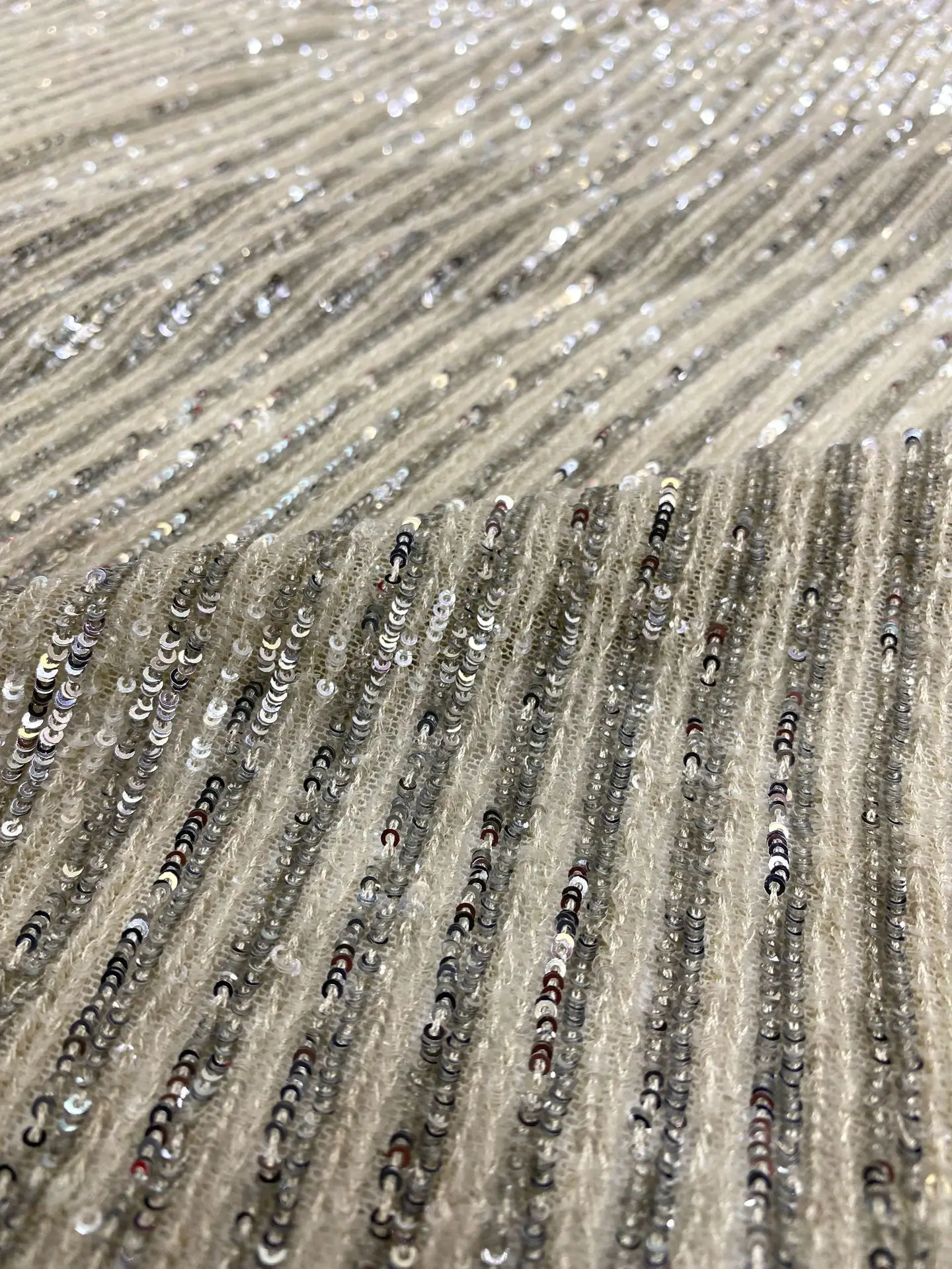 

Heavy-duty 2mm striped layered encrypted sequined embroidered mesh fabric for high-end women's dresses, evening gowns