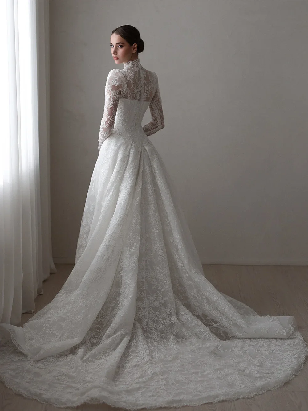 Luxe Kant Trouwjurken Bruidsjurk V-hals Lange Mouwen Hof Trein Saoedi-Arabische Bruid Jurken voor Vrouw Aangepast