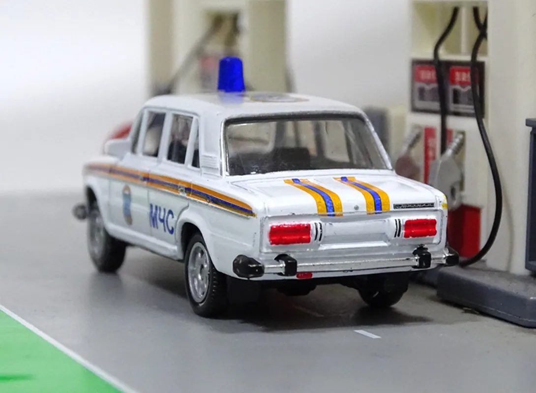 New 1:60 Alloy Lada Rescue Car Model,Quality Simulation Model Ornaments,Children\'s Toys,Wholesale