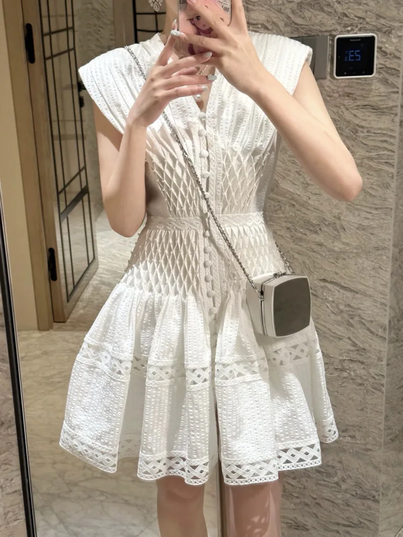 Elegante abito camicia bianca ricamata Donna 2025 Nuovo designer Chic Perline per l'industria pesante Scollo a V Abito da sole a vita alta Abito da donna