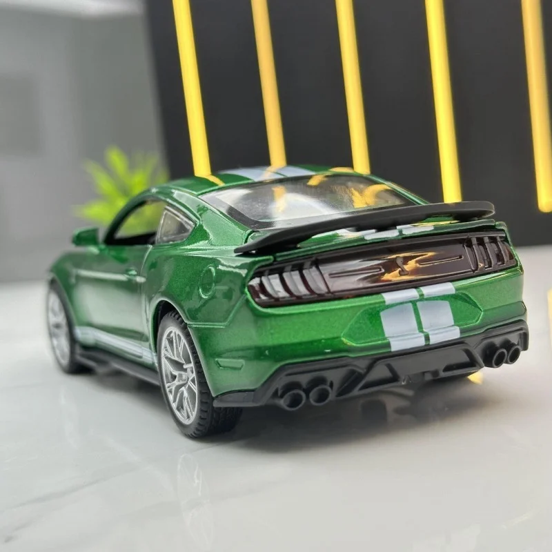 Shelby GT sports car acousto-optic toy Mustang Shelby GT sports car acousto-optic toy Mustang alloy car model 1:32 car pull-back