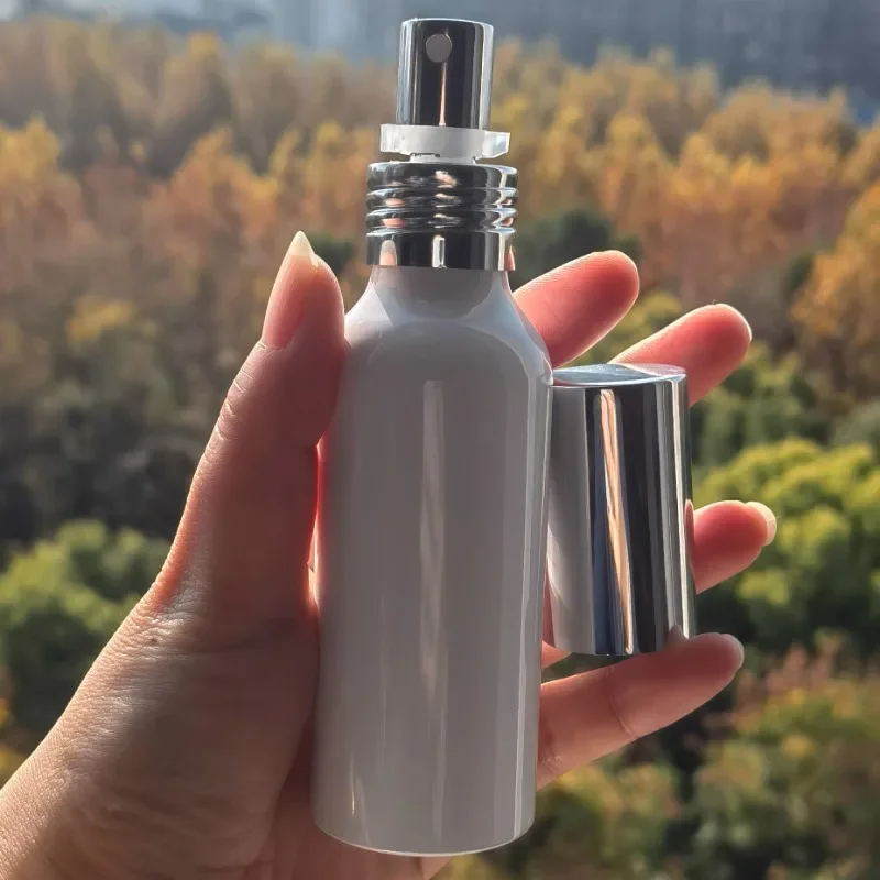 

10 шт., глянцевый белый спрей, алюминиевая бутылка, распылитель для мелкого тумана, косметический гидрозольный увлажняющий тонер, портативный алюминиевый раслив