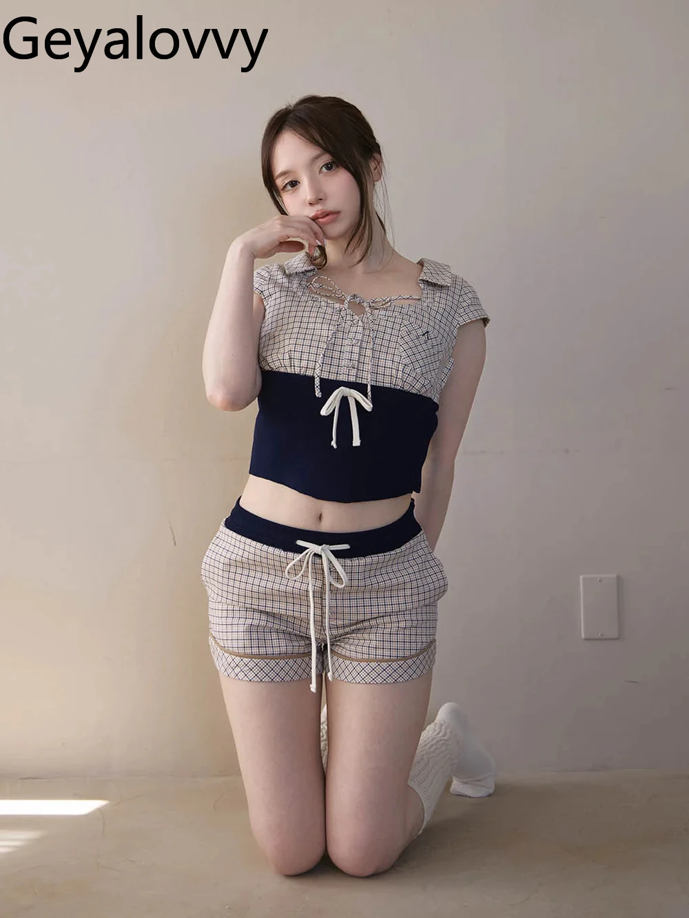 

Japanese Summer New Light Plaid Splicing Top Sweet Girls Versatile Short-sleeved Shirt and Lace-up Shorts Two-piece Set
