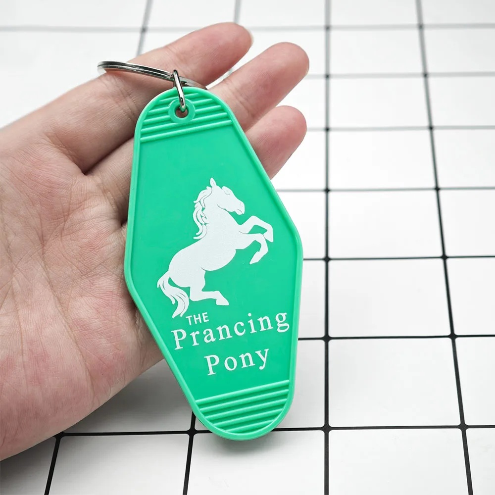 Der Prancing Pony Retro-Motel-Schlüsselanhänger, Fantasy-Film, Plastik-Schlüsselanhänger, Taschenanhänger, Sammlerstück, Geschenk für Fans – Detail 6