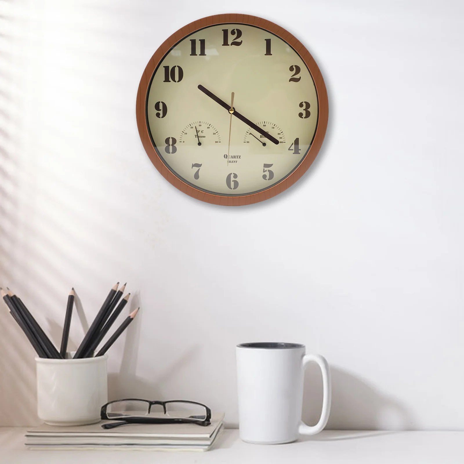 ساعة خارجية مع ميزان حرارة ومقياس رطوبة للفناء، تصميم تناظري مقاوم للطقس، تشغيل كوارتز صامت للاستخدام الداخلي #4