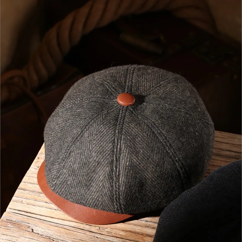 High-end herringbone tweed newsboy cap for men contrasting color sheepskin octagonal beret