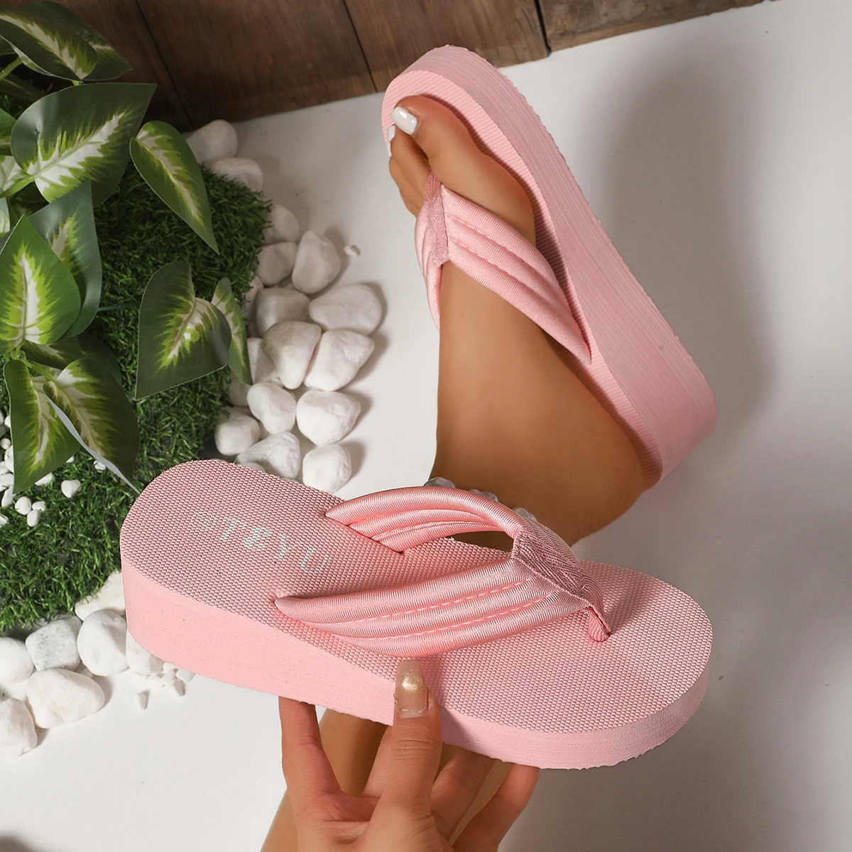 2025 New Women Wedge Slippers Lightweight Flip Flops Soft Indoor Outdoor Sandals Slides Women Fashion Beach Platform Shoes Women